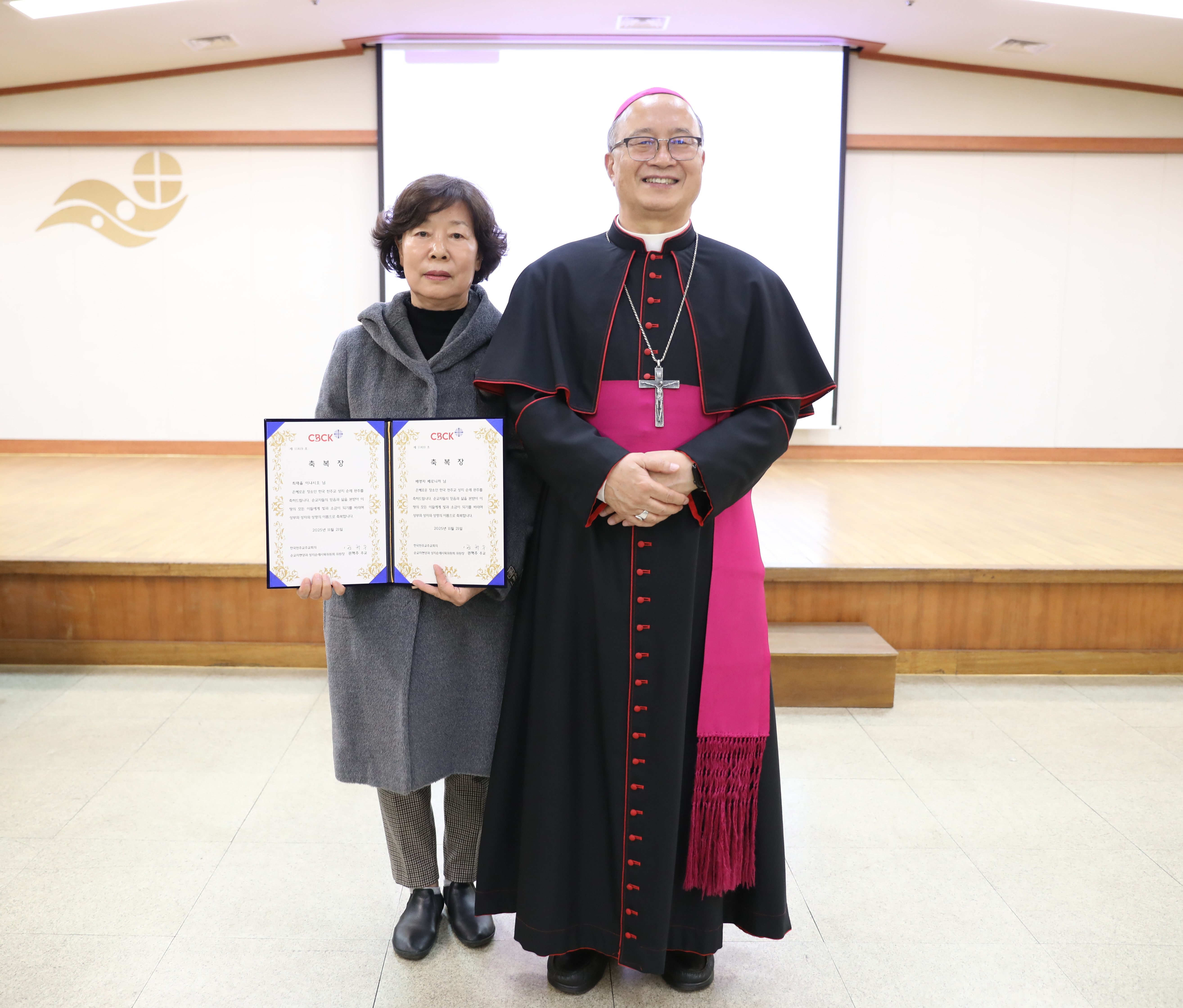 20251211전국성지순례완주축복장수여식128.JPG