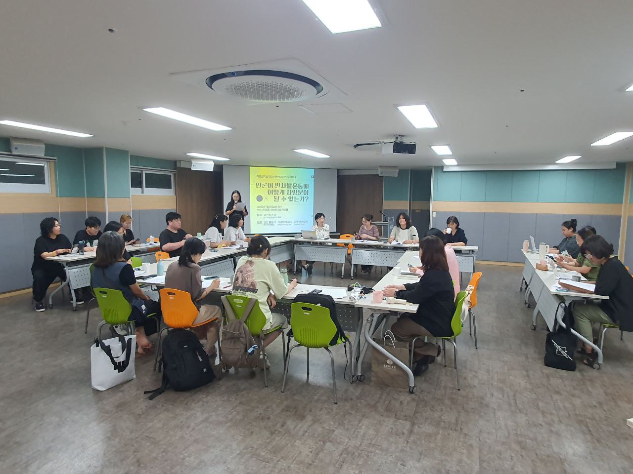 지난달한일-세미나.jpg