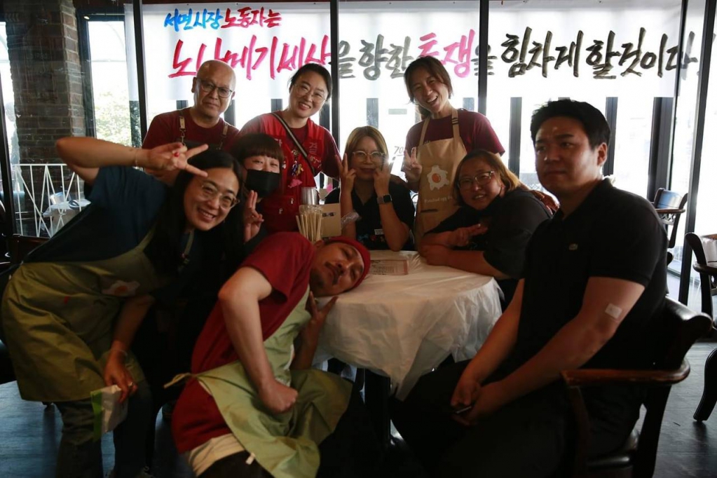 지난달 한 일후원주점.jpg