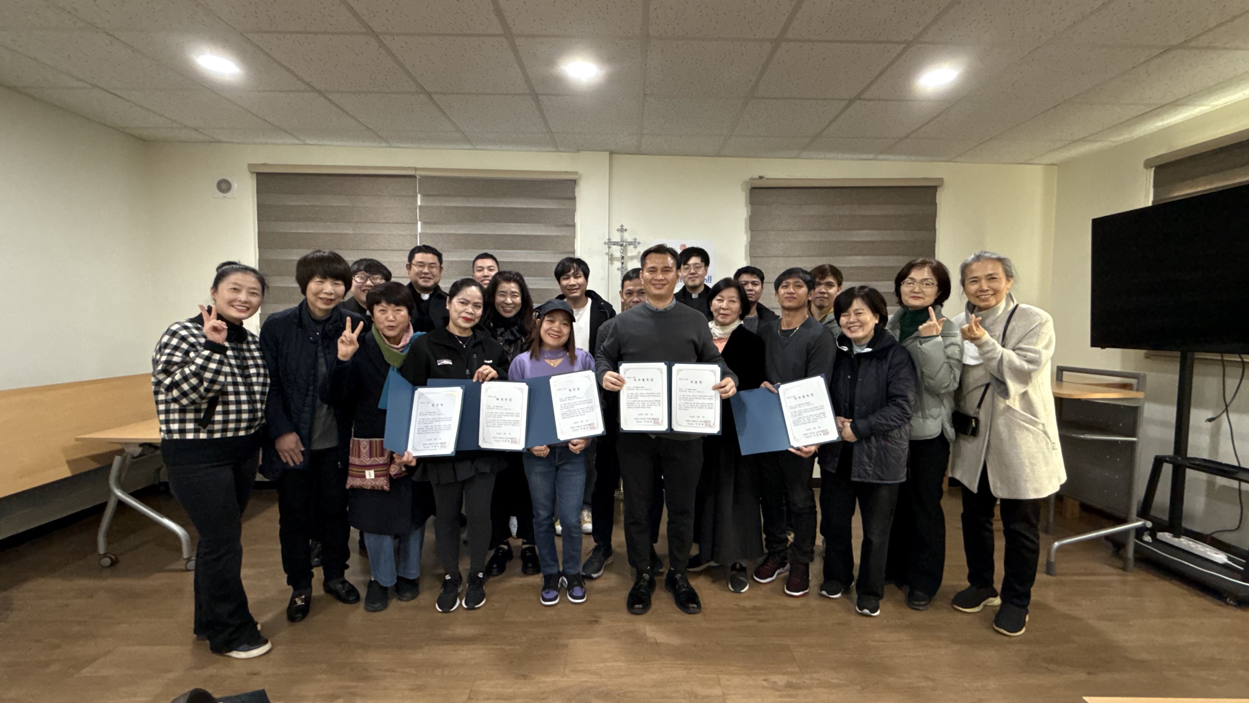 241201 한국어교실 종업식.jpg