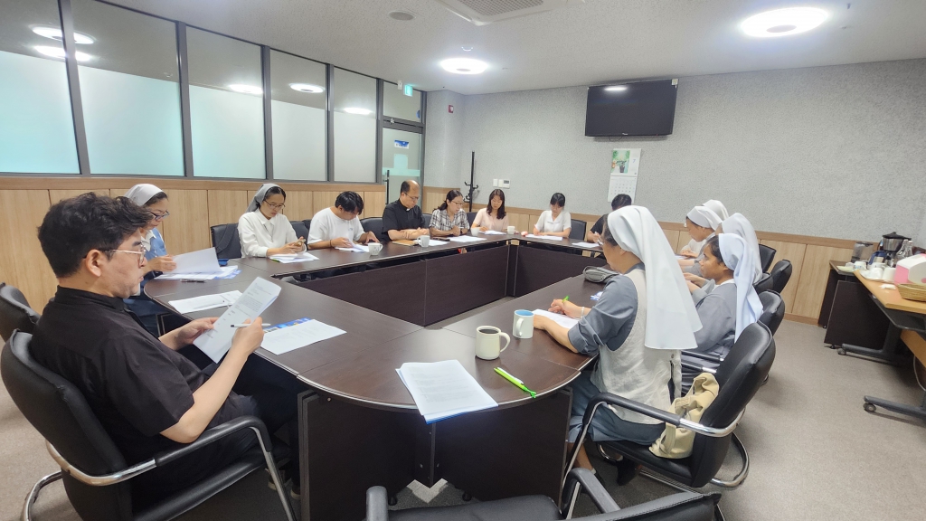 지난달한일 - 이사연회의.jpg