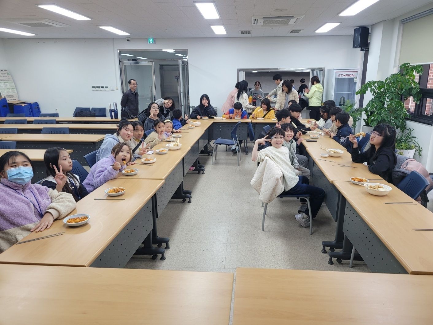 3월 29일동항성당방문 십자가의길 미사참여.jpg