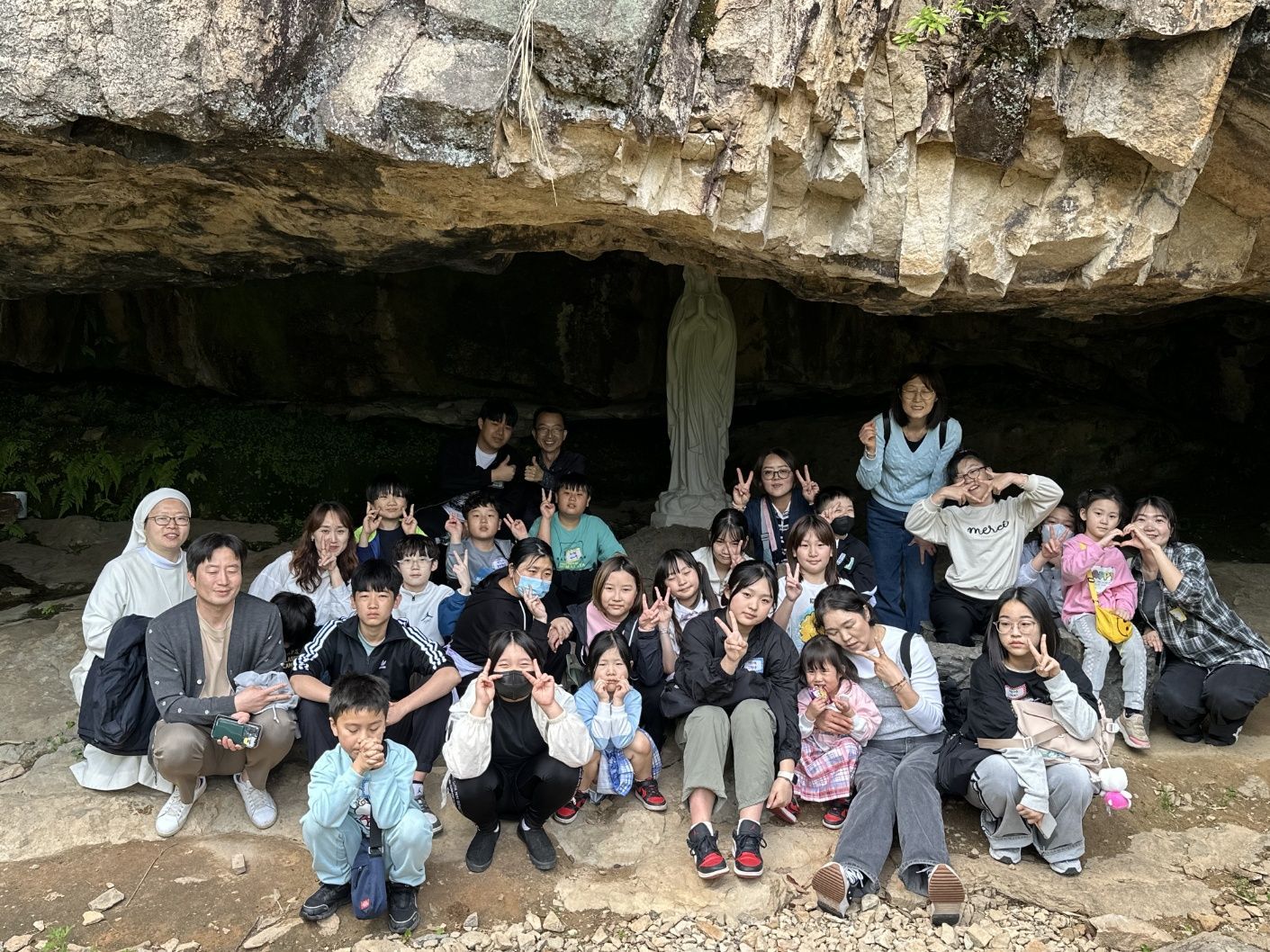 5월10 일동항과엠마오가는길 언양성당.jpg