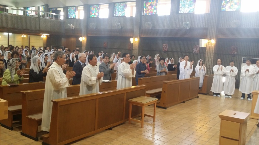 20171008_06_01(신부님 인사 환영 답례 박수).jpg