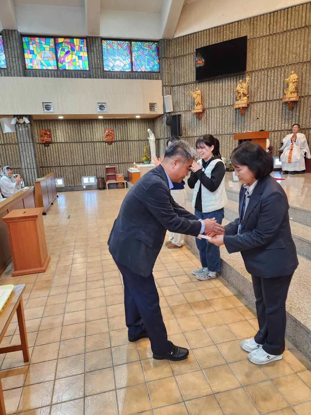 24-12-01-04 장학금전수 1733028482541-3.jpg