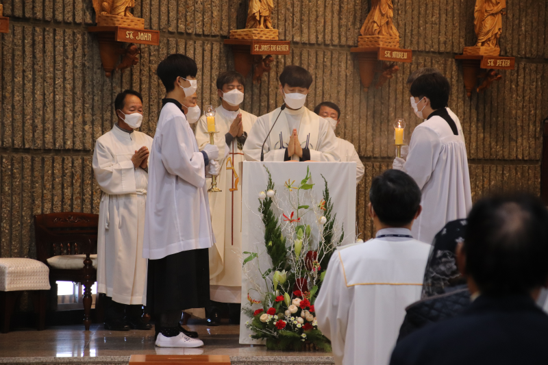 22-12-25 성탄미사IMG_1573.png