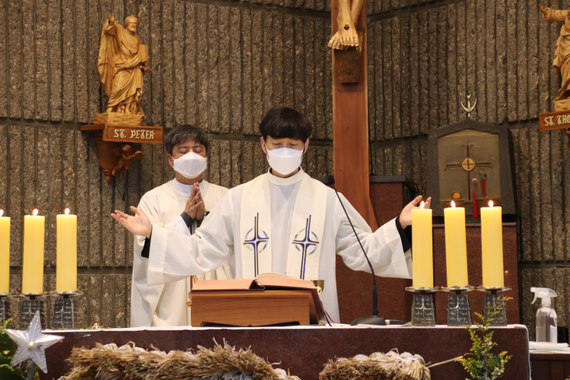 22-12-25 성탄미사IMG_1579.png