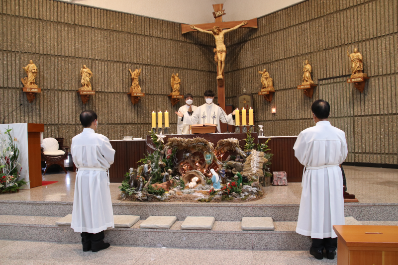 22-12-25 성탄미사IMG_1578.png