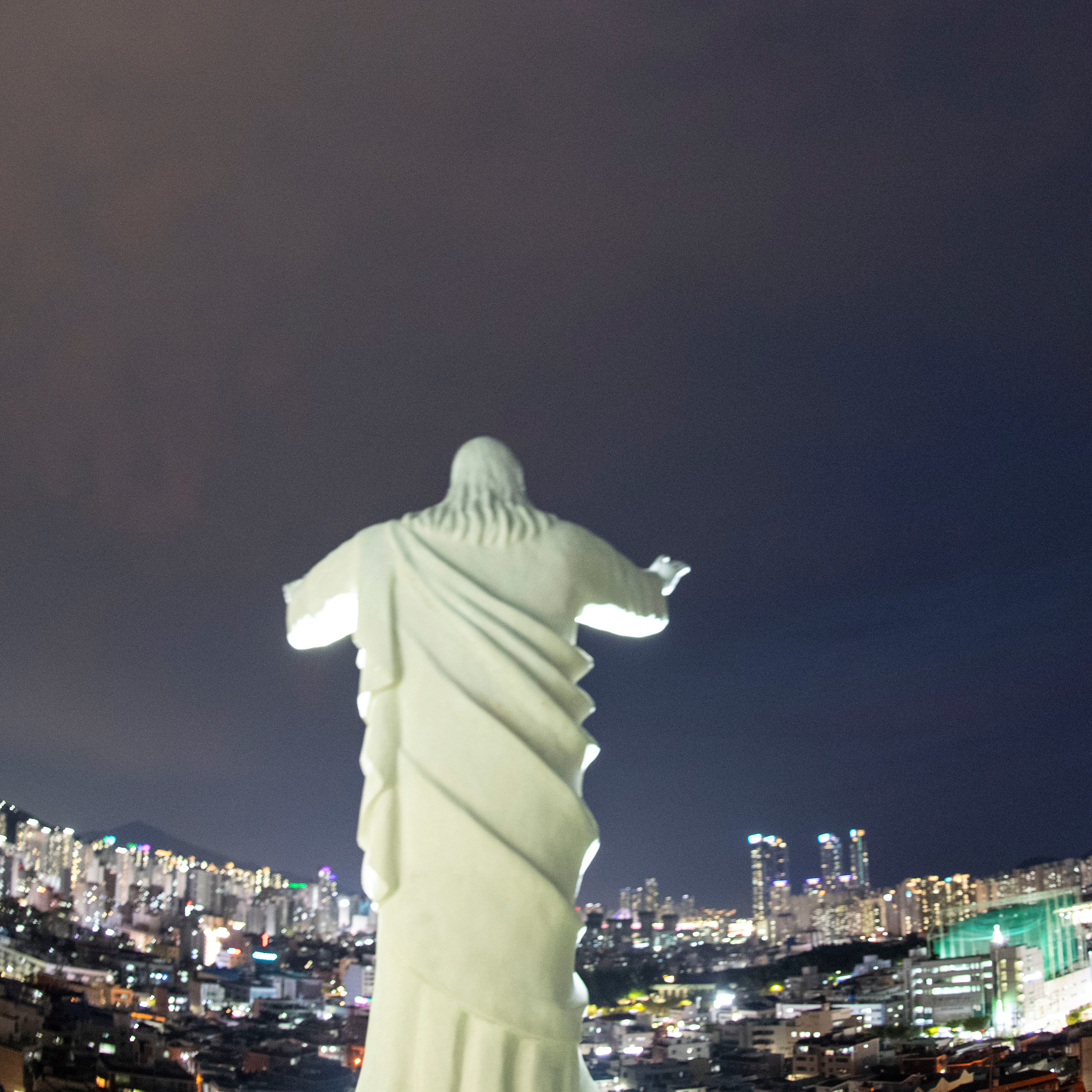 석포성당 예수성심상 야경1.jpg