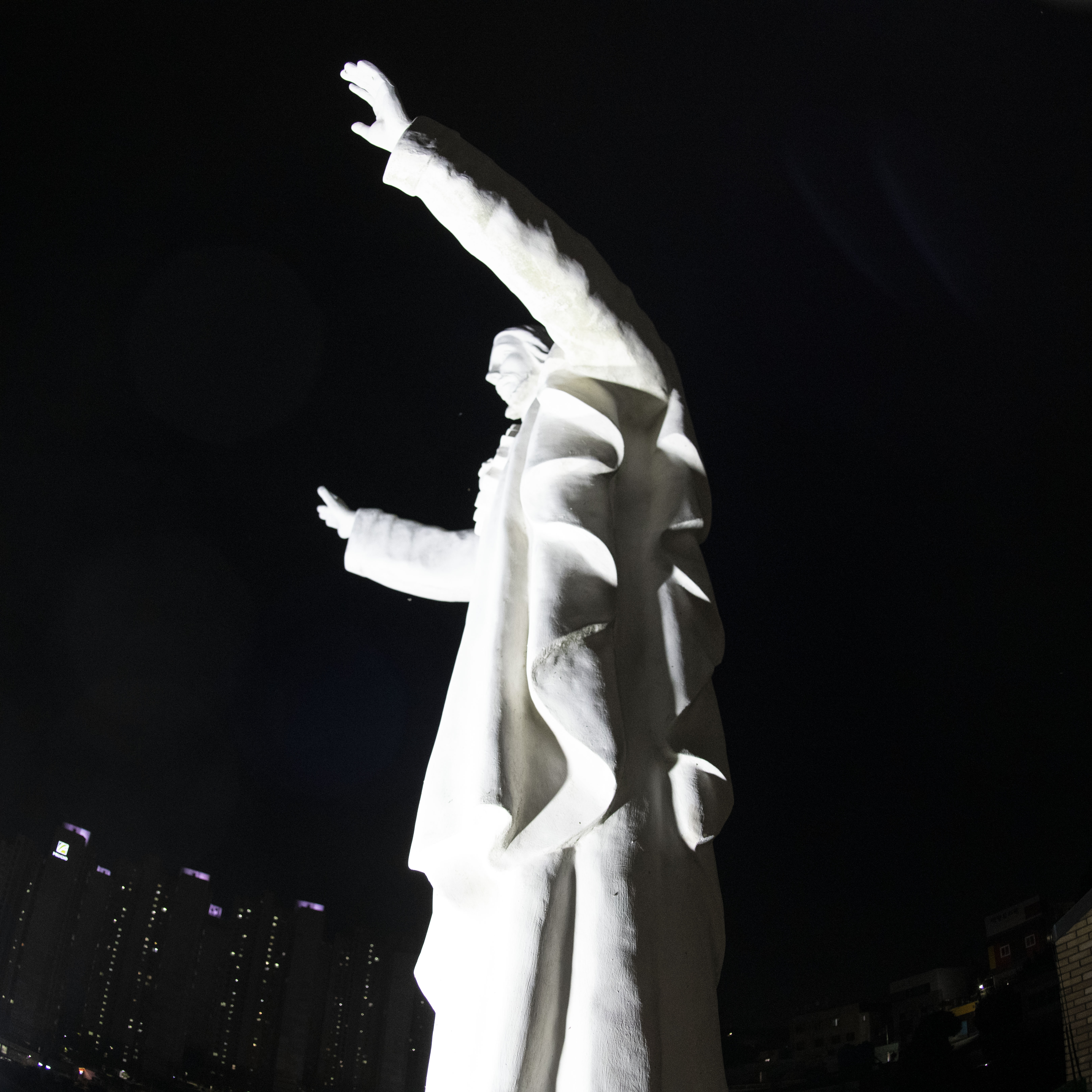 석포성당 예수성심상 야경2.jpg