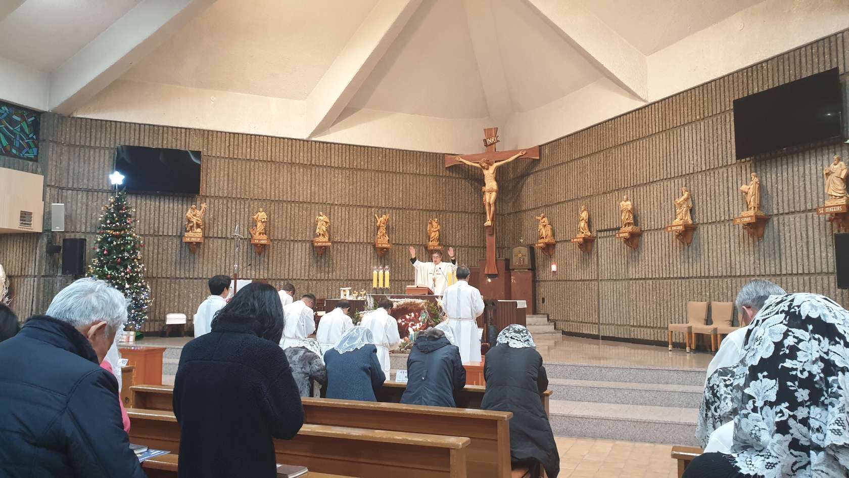 성탄-01-09-18 성전 미사장면 사진-01.jpg