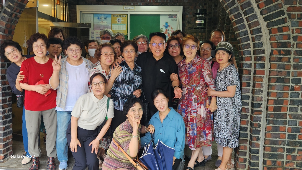 20230818이윤벽신부님송별 (2).jpg