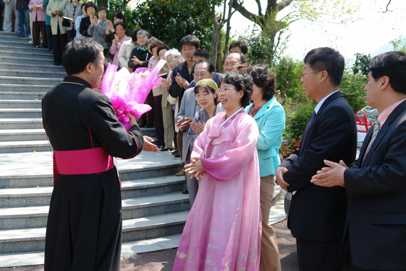 20060428황주교님본당순방DSC02223.JPG