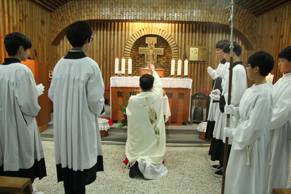 2014 04 19부활성야 영세식 002.jpg