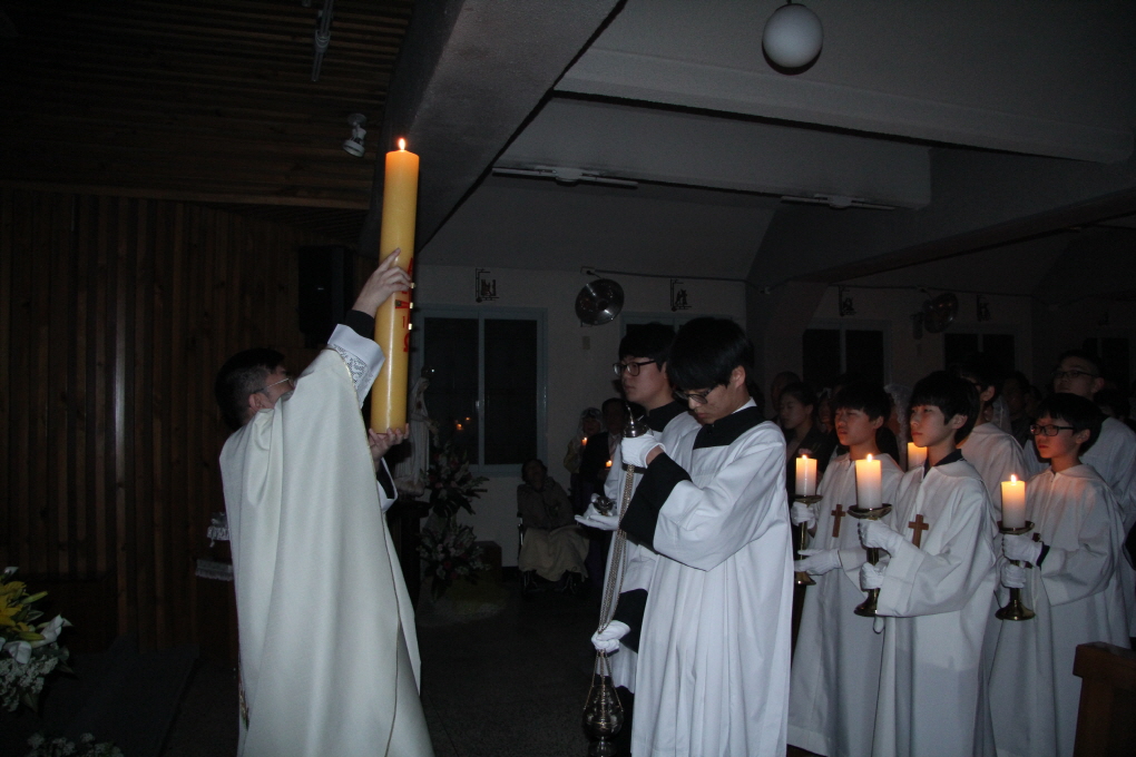 2014 04 19부활성야 영세식 021.jpg