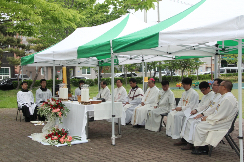 2014 04 26푸른나래축복식 손주교님 065.jpg