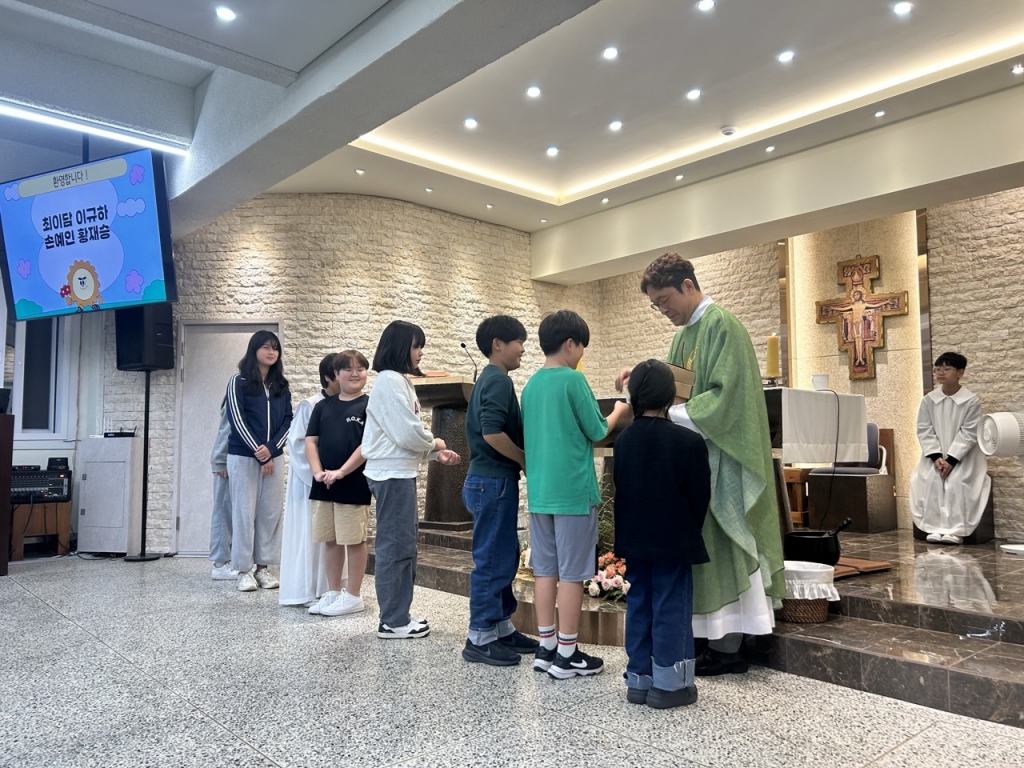 20241012 주일학교 예비자 환영식 (9).jpg