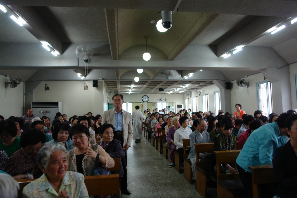 101003신신부님이별미사 (15).JPG