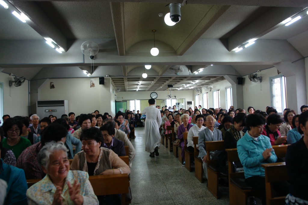 101003신신부님이별미사 (11).JPG