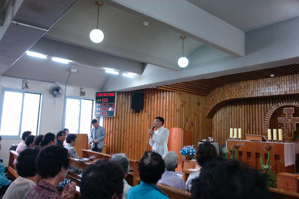 101003신신부님이별미사 (9).JPG