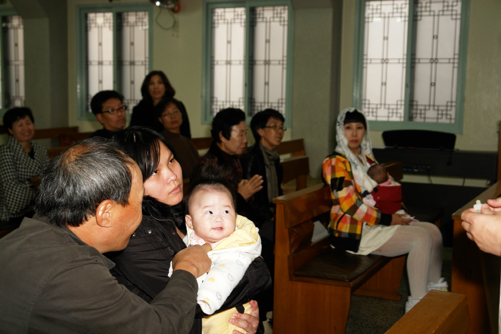 101106유아세례 (5).JPG