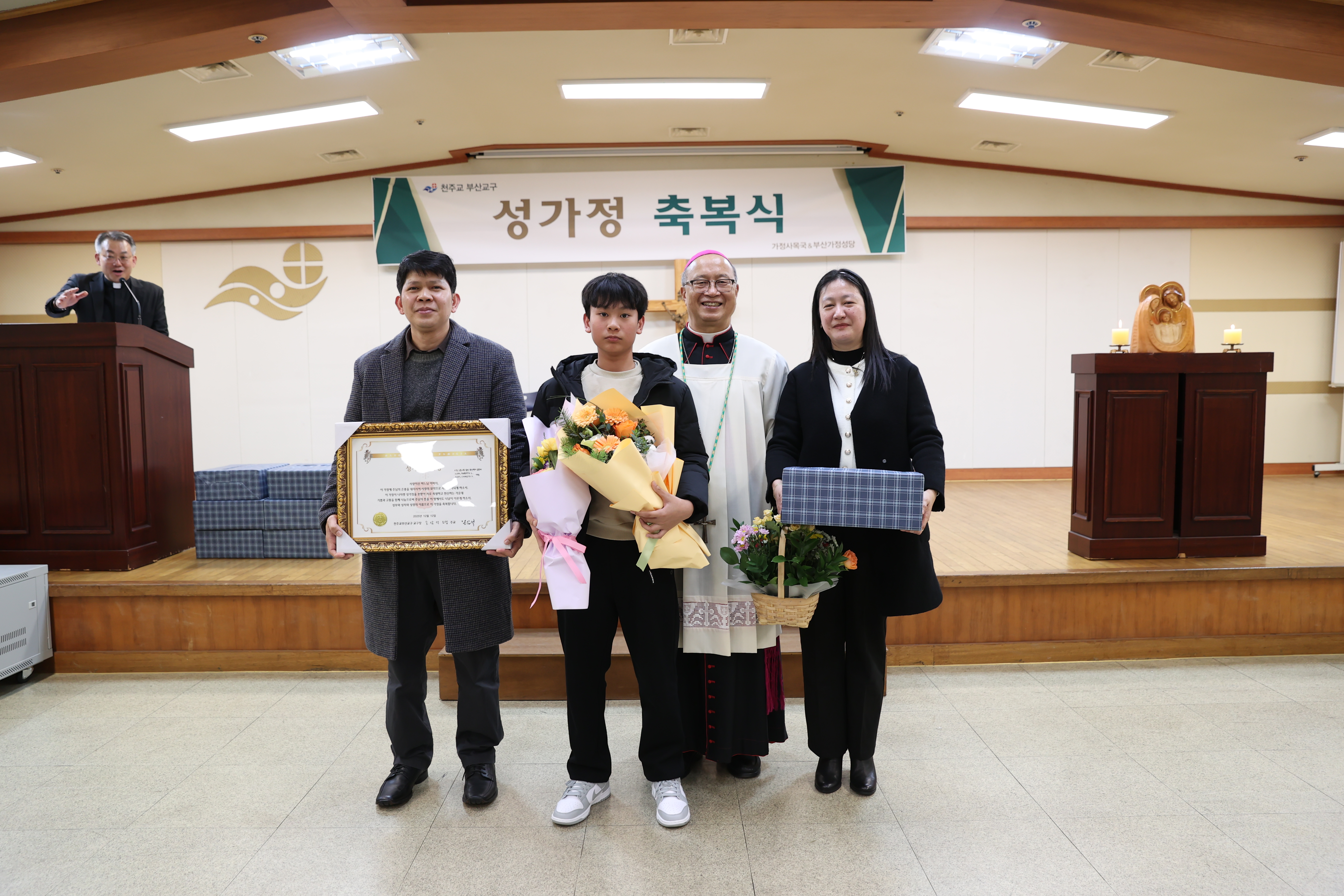 20251212교구청성가정축복식162.JPG
