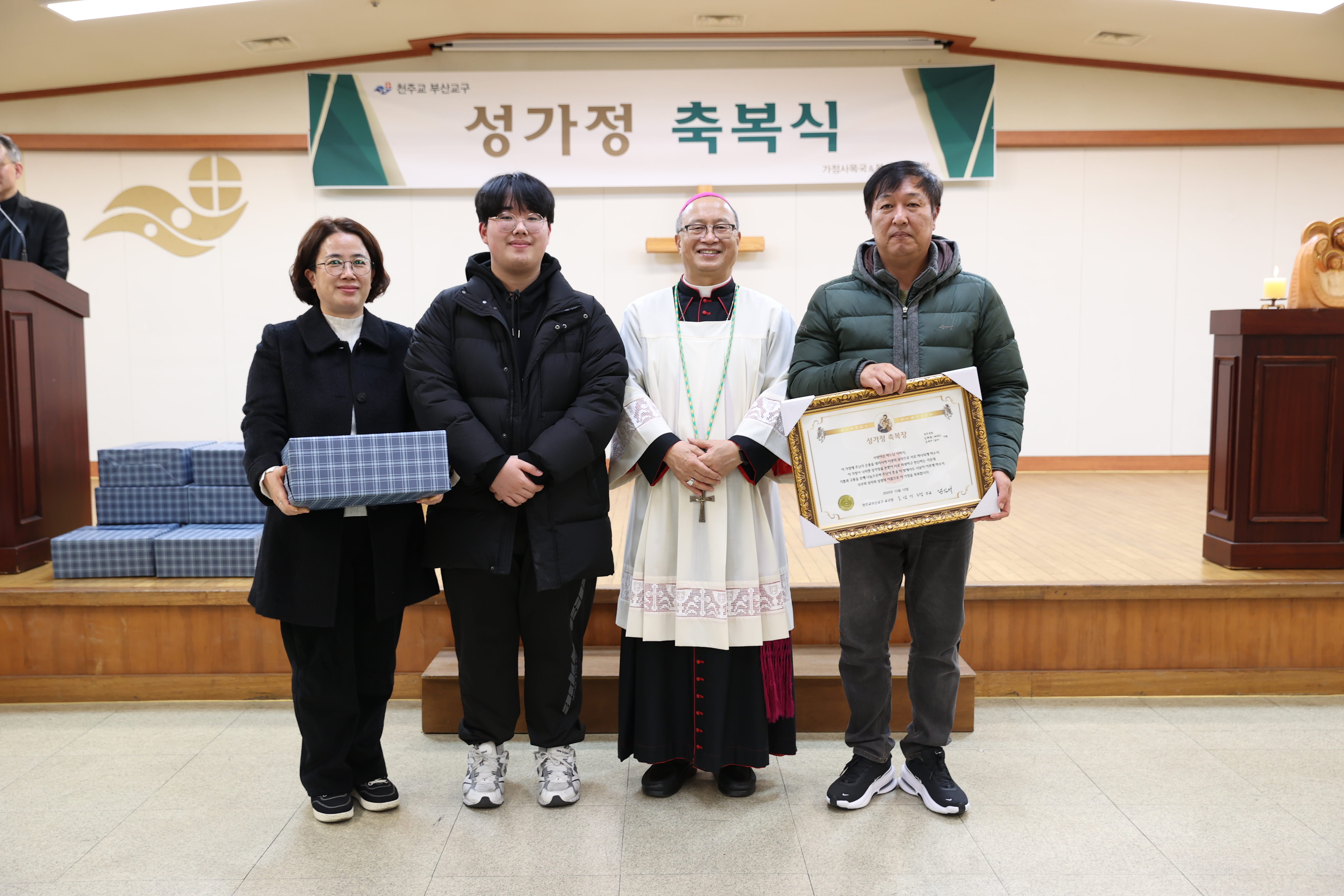 20251212교구청성가정축복식145.JPG