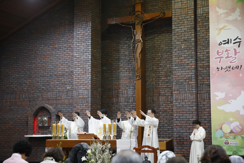[크기변환]2024-03-30 부활대축일 밤미사 (200).JPG