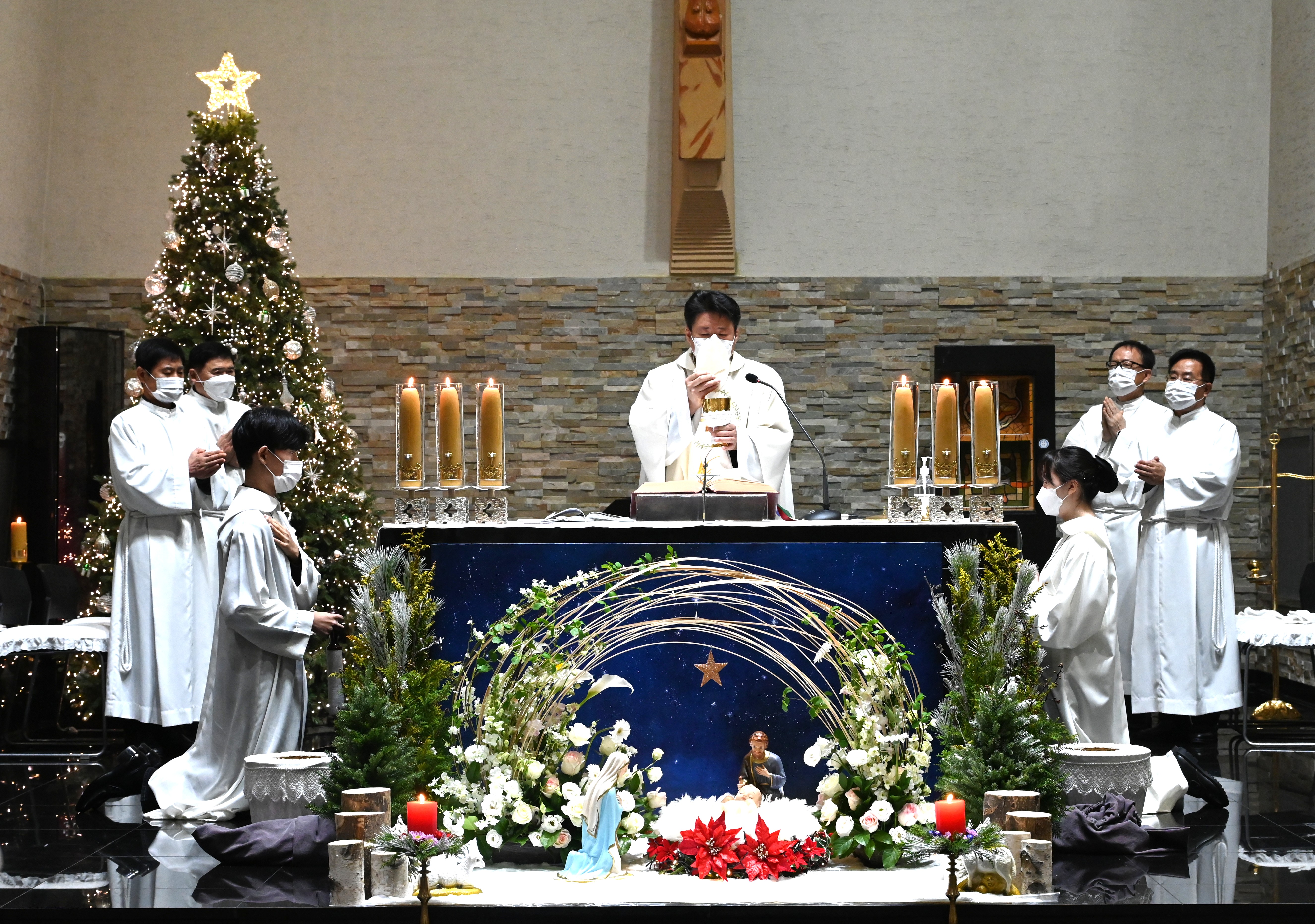 2025년12월24일-성탄대축일거양성체3.JPG