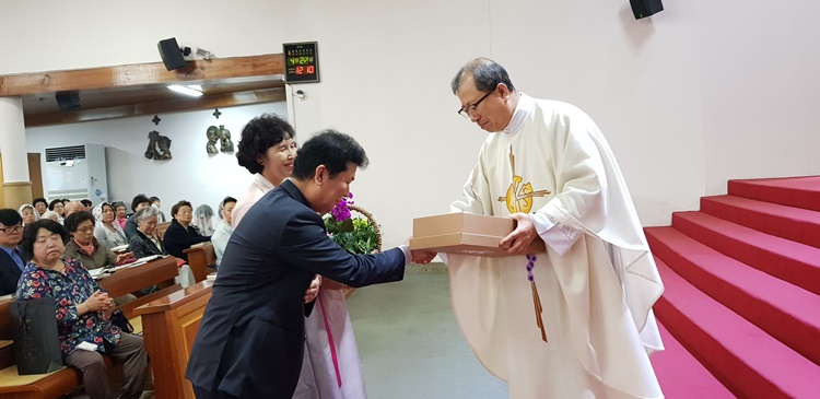 20180422주임신부님영명축일축하식 (8)s.jpg