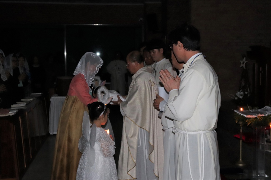 [크기변환]주님 성탄 대축일 밤 미사 2.jpg