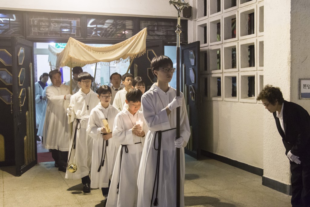 2017-04-13 21-39-42주님만찬성목요일_중앙_008.jpg