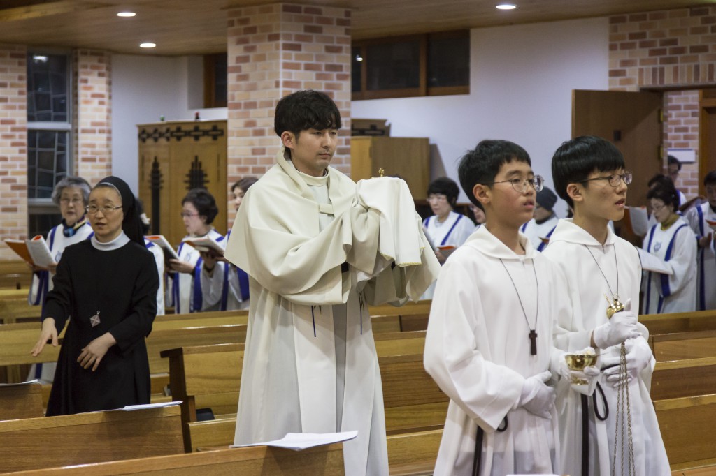 2017-04-13 21-42-05주님만찬성목요일_중앙_011.jpg