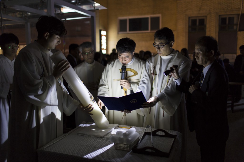 2017-04-15 20-23-32부활성야_중앙_003.jpg