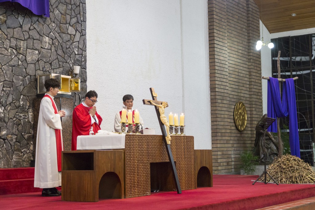 2017-04-14 21-22-36주님수난성금요일_중앙_012.jpg