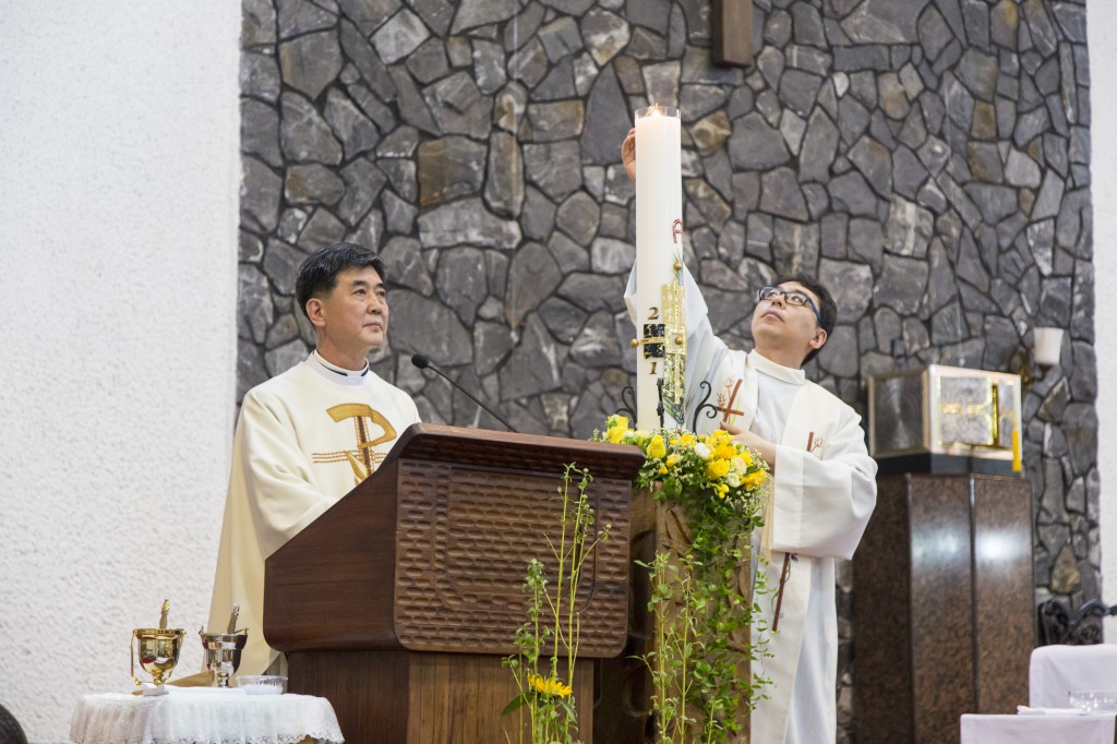 2017-04-15 21-40-21부활성야_중앙_010.jpg