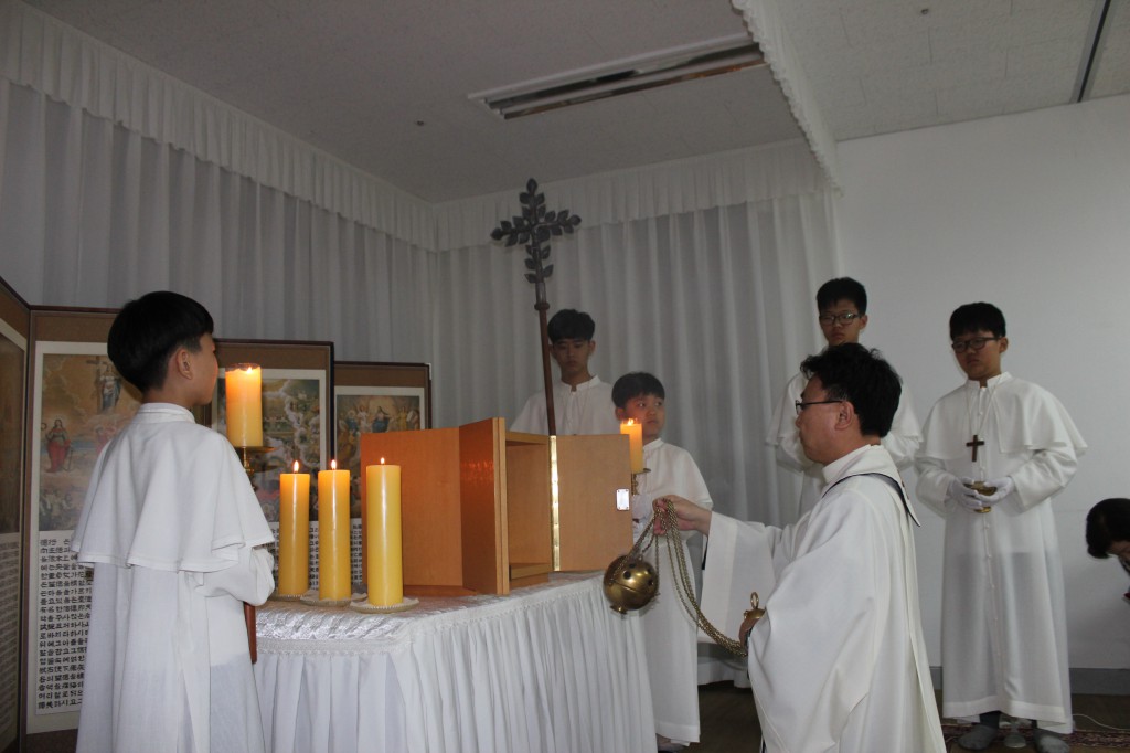 2017-04-13  21-35-14주님만찬성목요일_개금_008.JPG