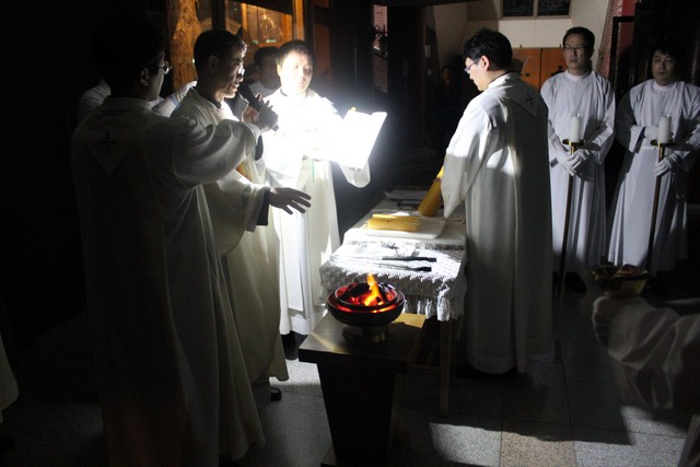 2017-04-15 22-25-32부활성야_남천_003.jpg