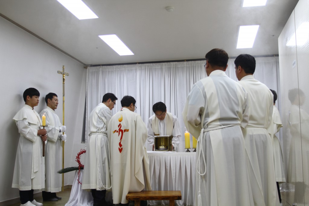 2017-04-13  21-23-50주님만찬성목요일_꽃바위_007.JPG