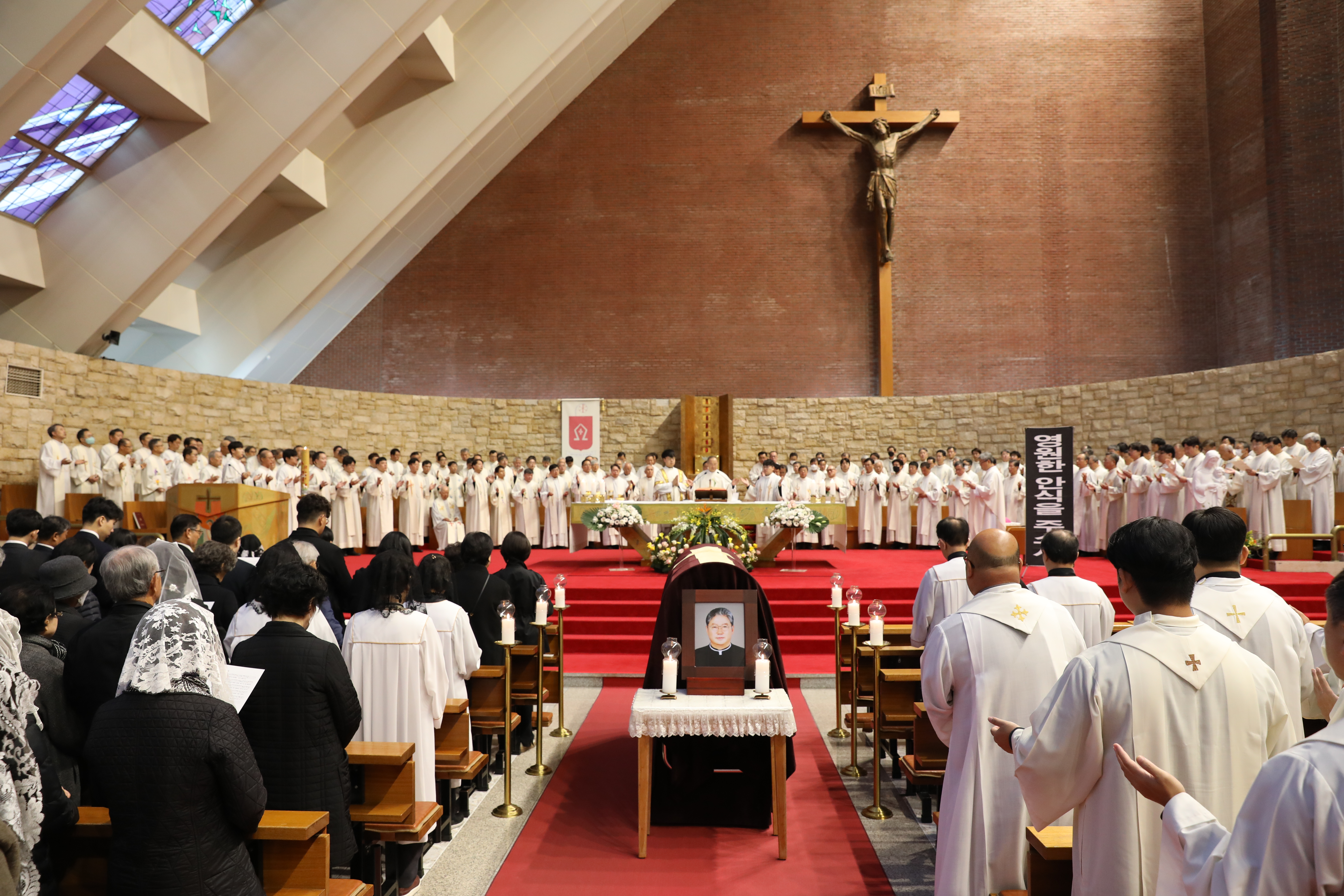 20241125김성규신부장례미사136.JPG