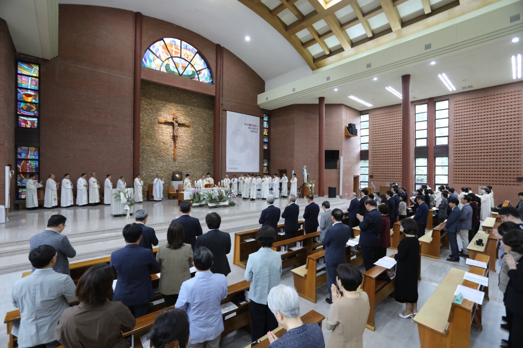 20241007부산가톨릭대학교개교60주년기념미사135.JPG