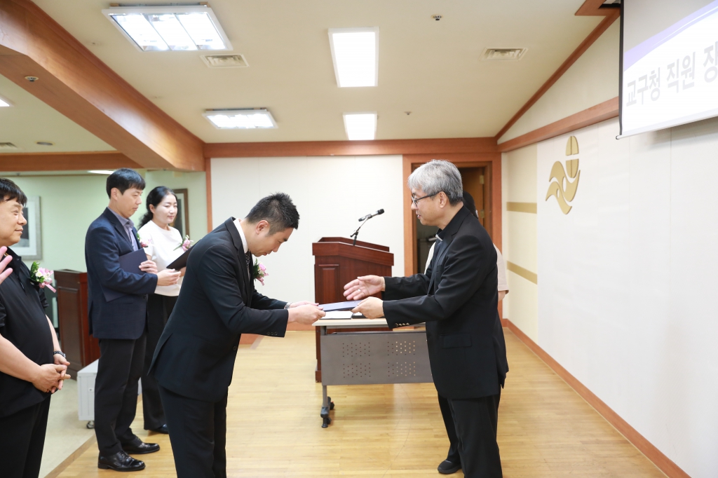 20250912교구청직원장기근속축복장시상식035.JPG