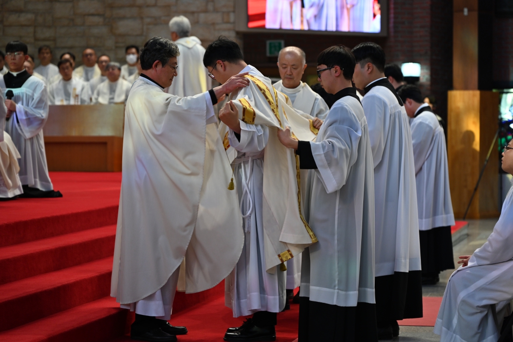 영대와 부제복 착의.JPG