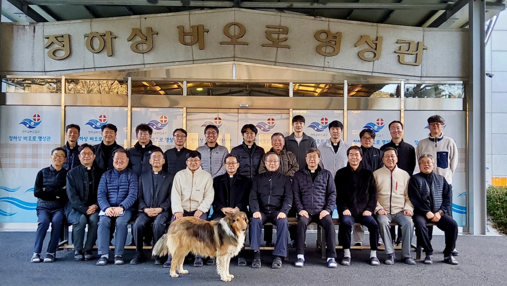 202503 양산지구사제피정.jpg