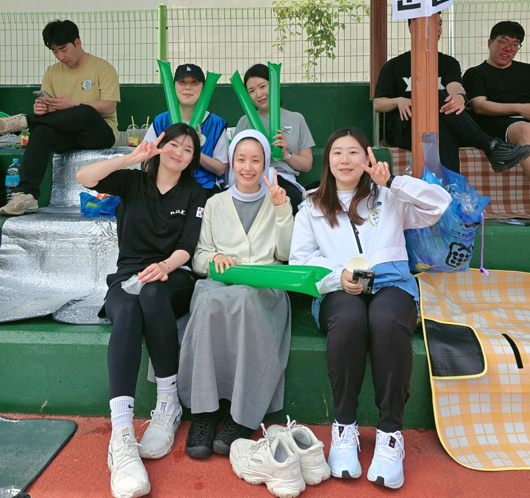 1740600511042-1.jpg