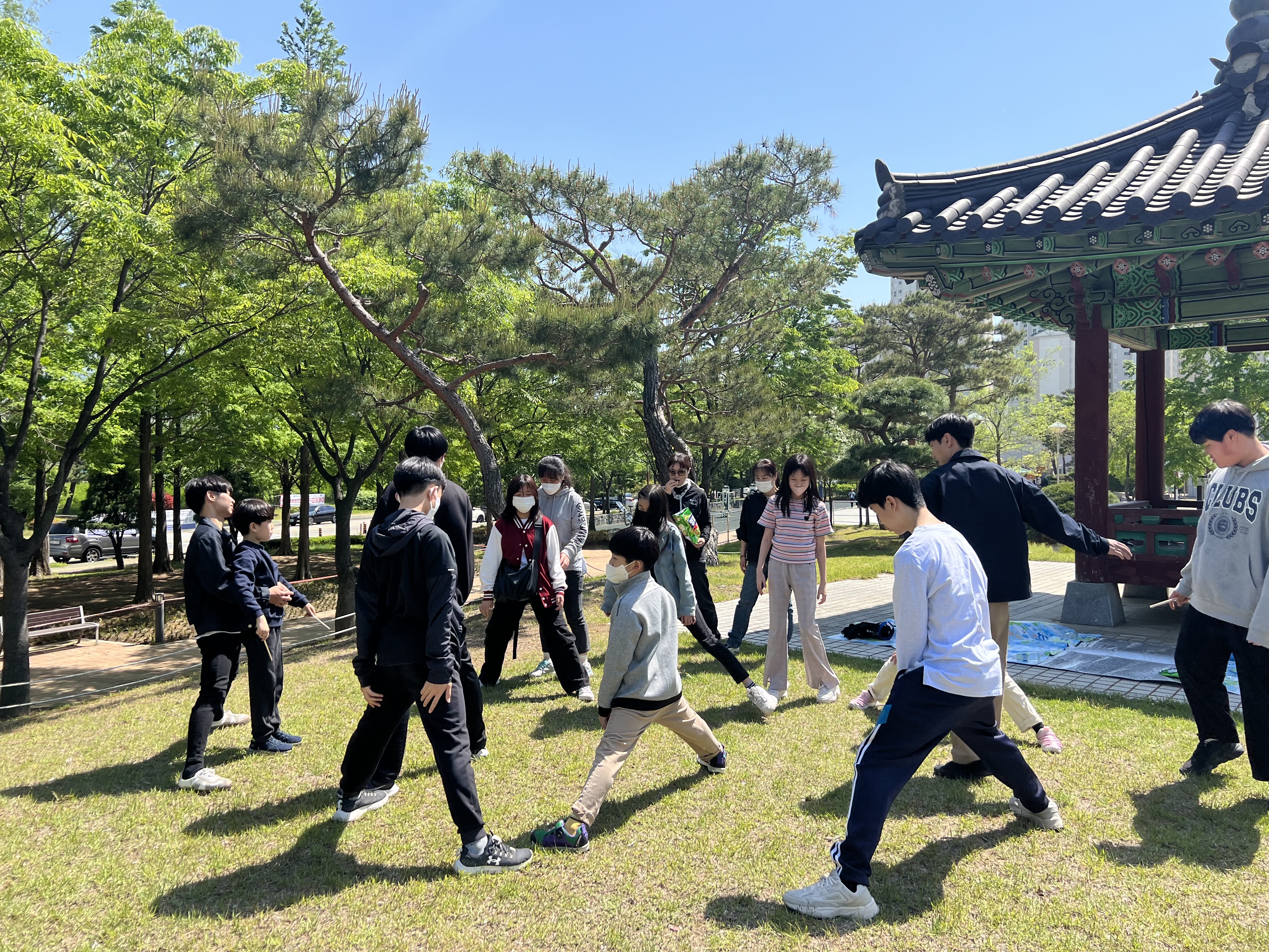 누구 누구 다리가 길까요 (2).jpg