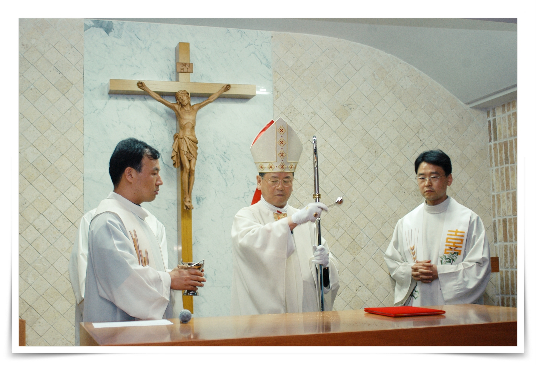 050627-1대천성당축복식065.JPG