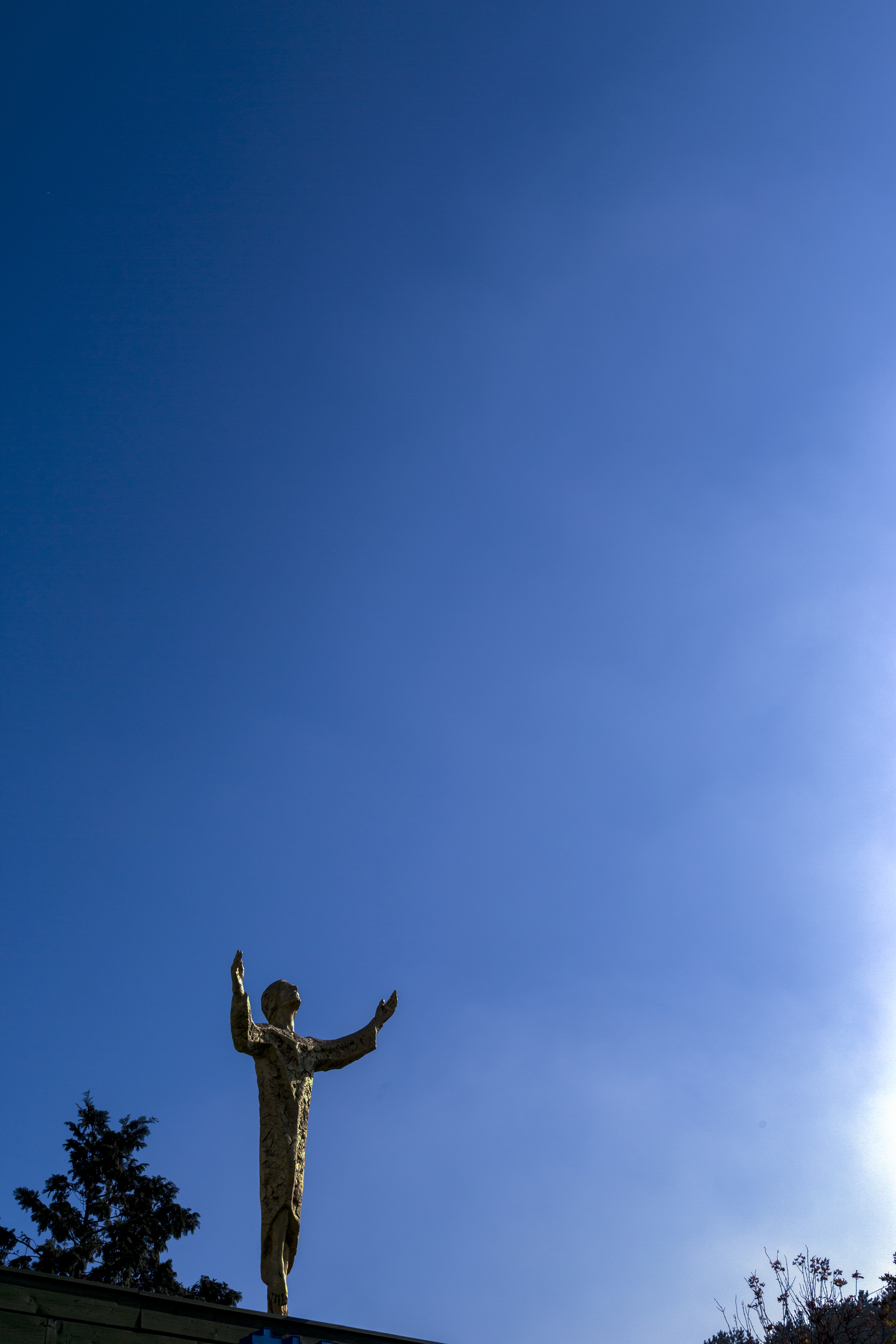하늘을 두고도 맹세하지 마라. 하느님의 옥좌이기 때문이다 땅을 두고도 맹세하지 마라. 그분의 발판이기 때문이다..jpg
