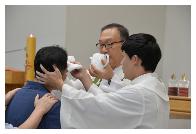 세례후기름바름예식 (3).JPG