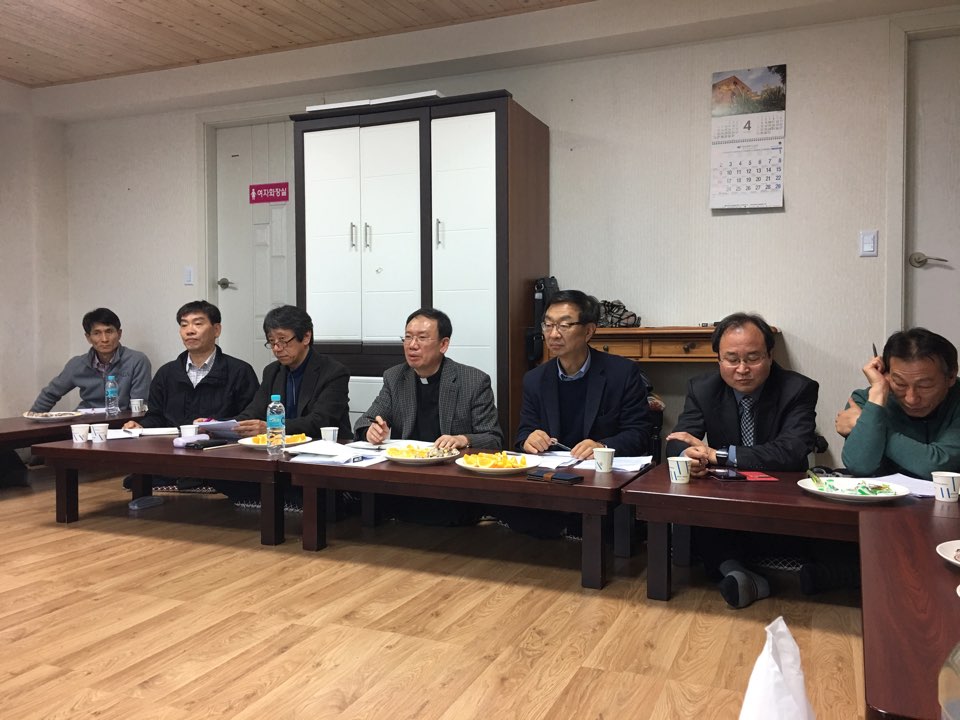 2017년해운대성당 상임위원,제단체장및 구역장피정 (19).jpg